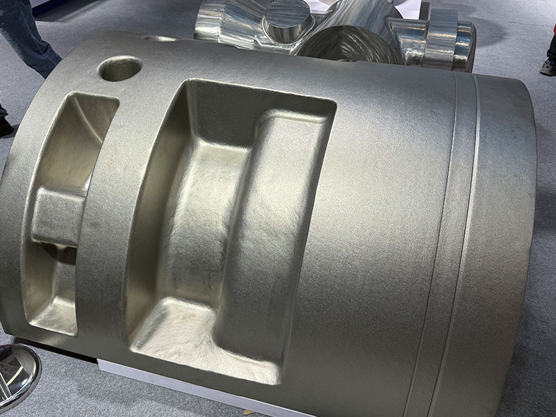 Heavy industrial CNC machining center milling large iron castings