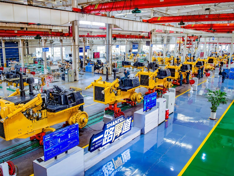Heavy machinery production workshop floor fabricating excavator structural steel components