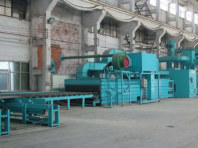 Continuous steel plate pretreatment line with integrated moisture preheating blasting and shop primer painting booths