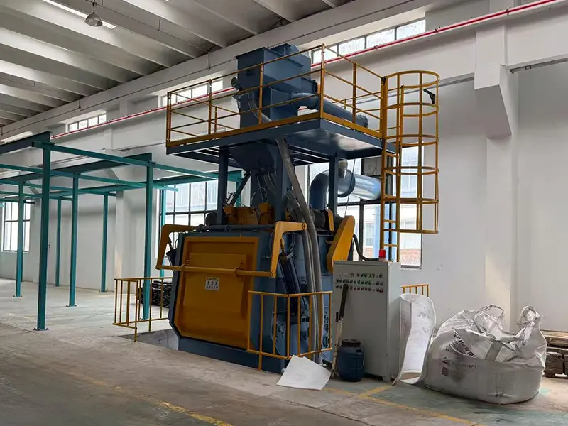 Tumble belt shot blasting machine with wear resistant rubber belt for batch cleaning aluminum castings